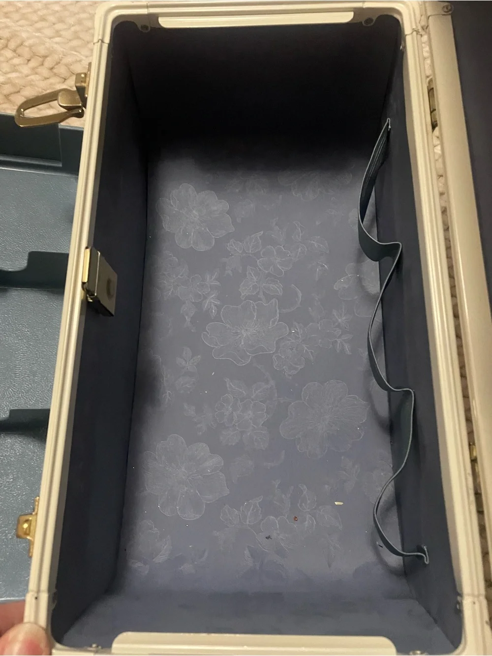 Taperlite Vintage Hard-Shell Train Case in Off-White